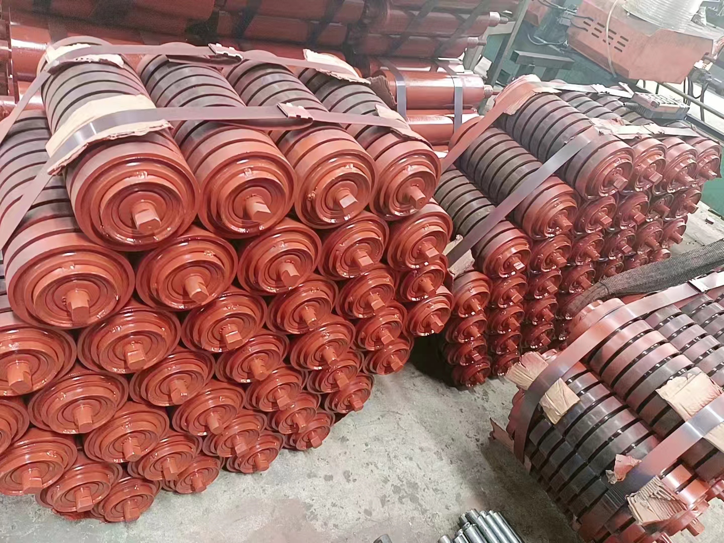 河北滄州路博機(jī)械專業(yè)生產(chǎn)托輥，滾筒，托輥，托輥支架，配件，輸送機(jī)配件