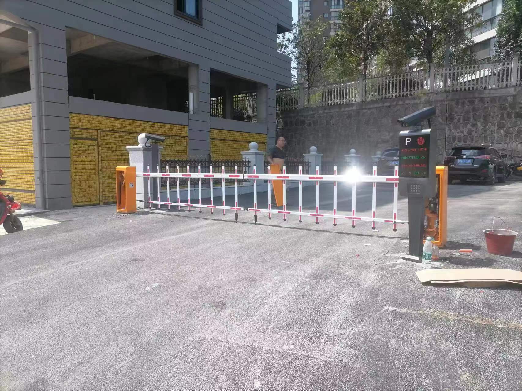 無人直守停車場系統(tǒng)道閘 工地智慧實名制