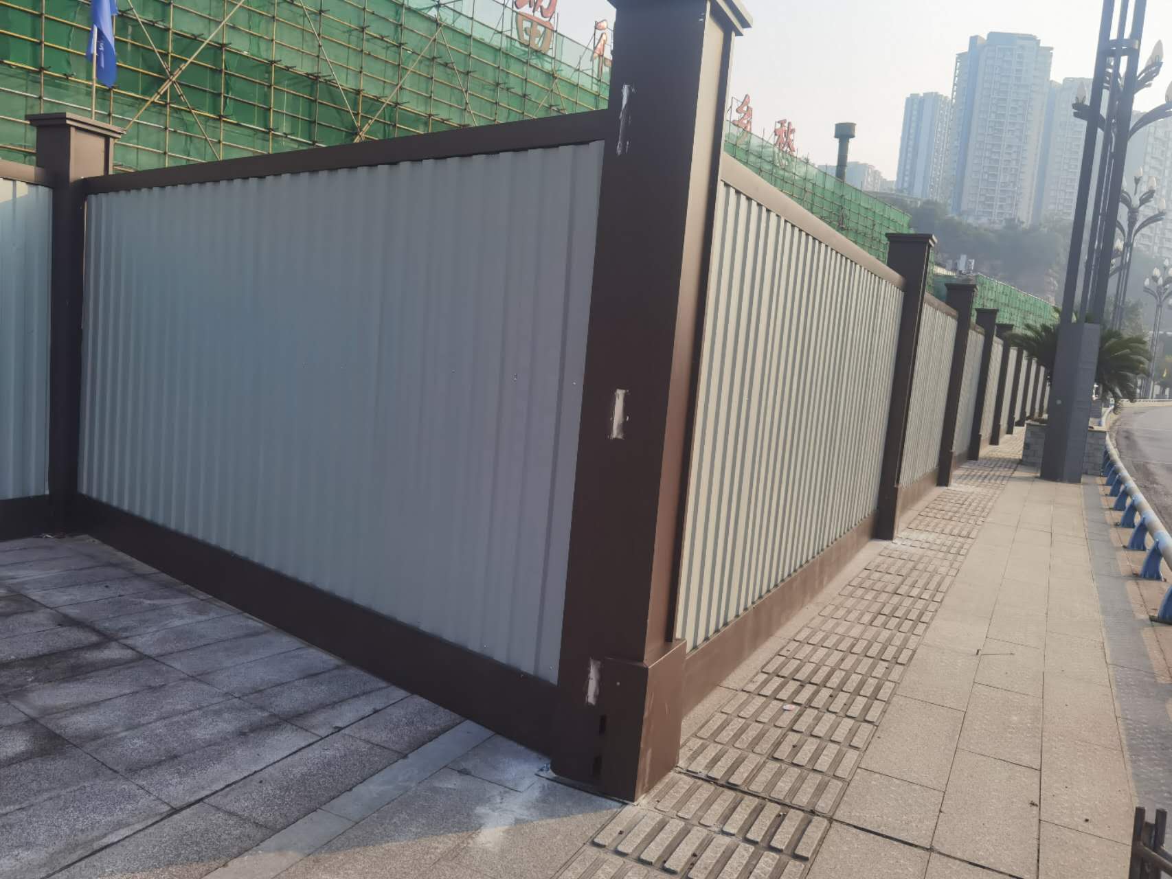 建筑工地裝配式鋼結(jié)構(gòu)圍擋B1款新型工地施工擋板護(hù)欄市政工程圍蔽