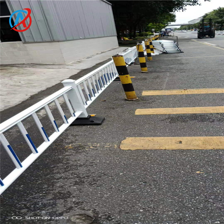 實力工廠20年專注定制城市美化城市道路市政護(hù)欄人行道機(jī)非隔離欄