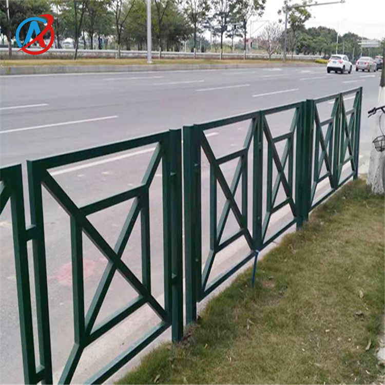 專注于市政道路人行道護(hù)欄機(jī)非隔離欄適用所有產(chǎn)地品質(zhì)佳堅固耐用