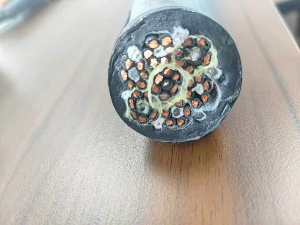 艾普達(dá)港機(jī)專用拖鏈電纜